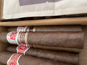Hoyo de Monterrey Hermosos No. 4 Añejados